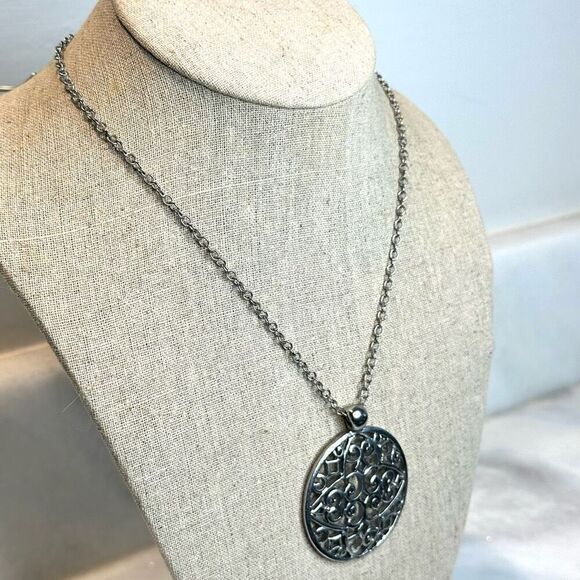 American Eagle Outfitters Silver-tone Chain Filigree Round Pendant Necklace 31" - Picture 2 of 7